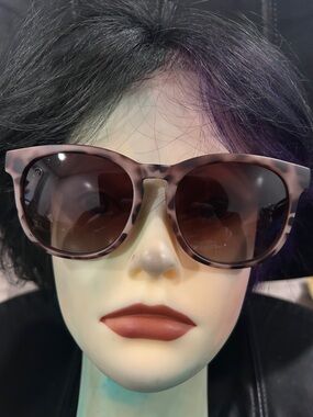 Women's Tortoiseshell Sunglasses with Brown Gradient Lenses